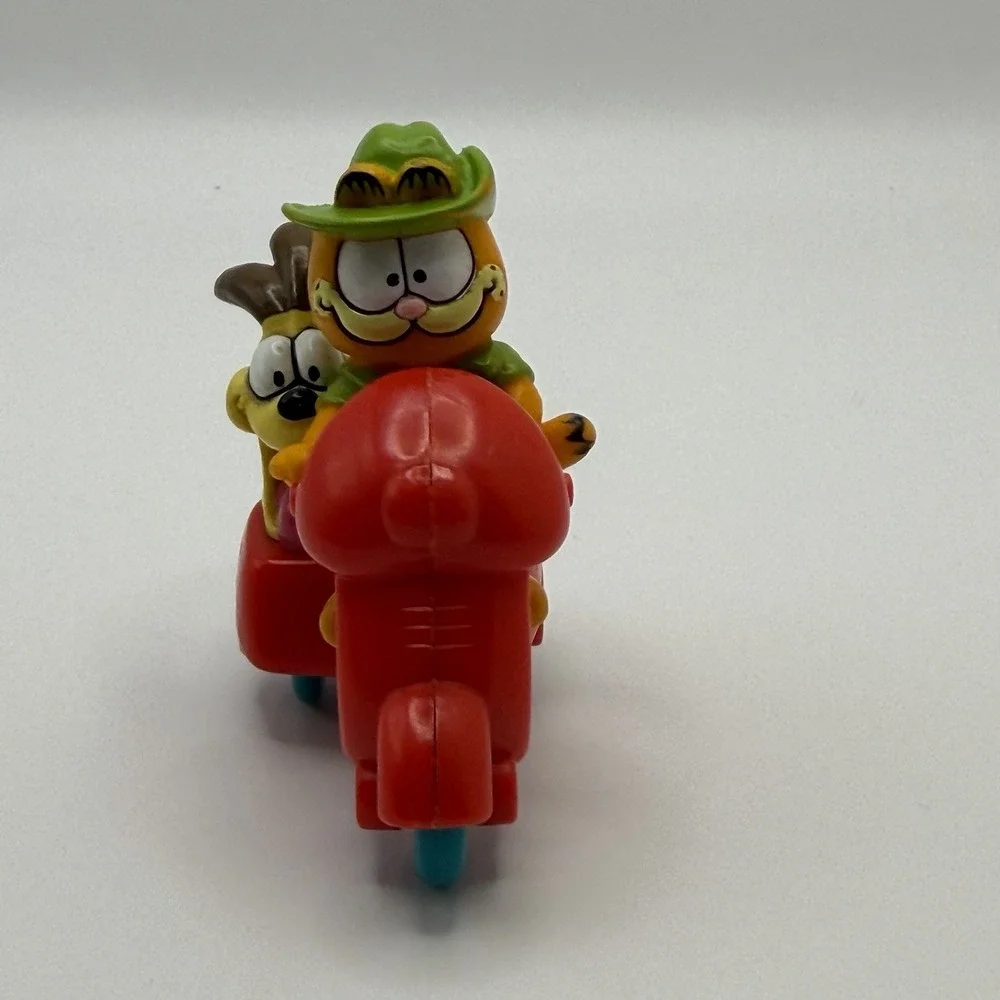 Vintage 1988 Garfield With Odie McDonalds Red Scooter Figure Toy Classic